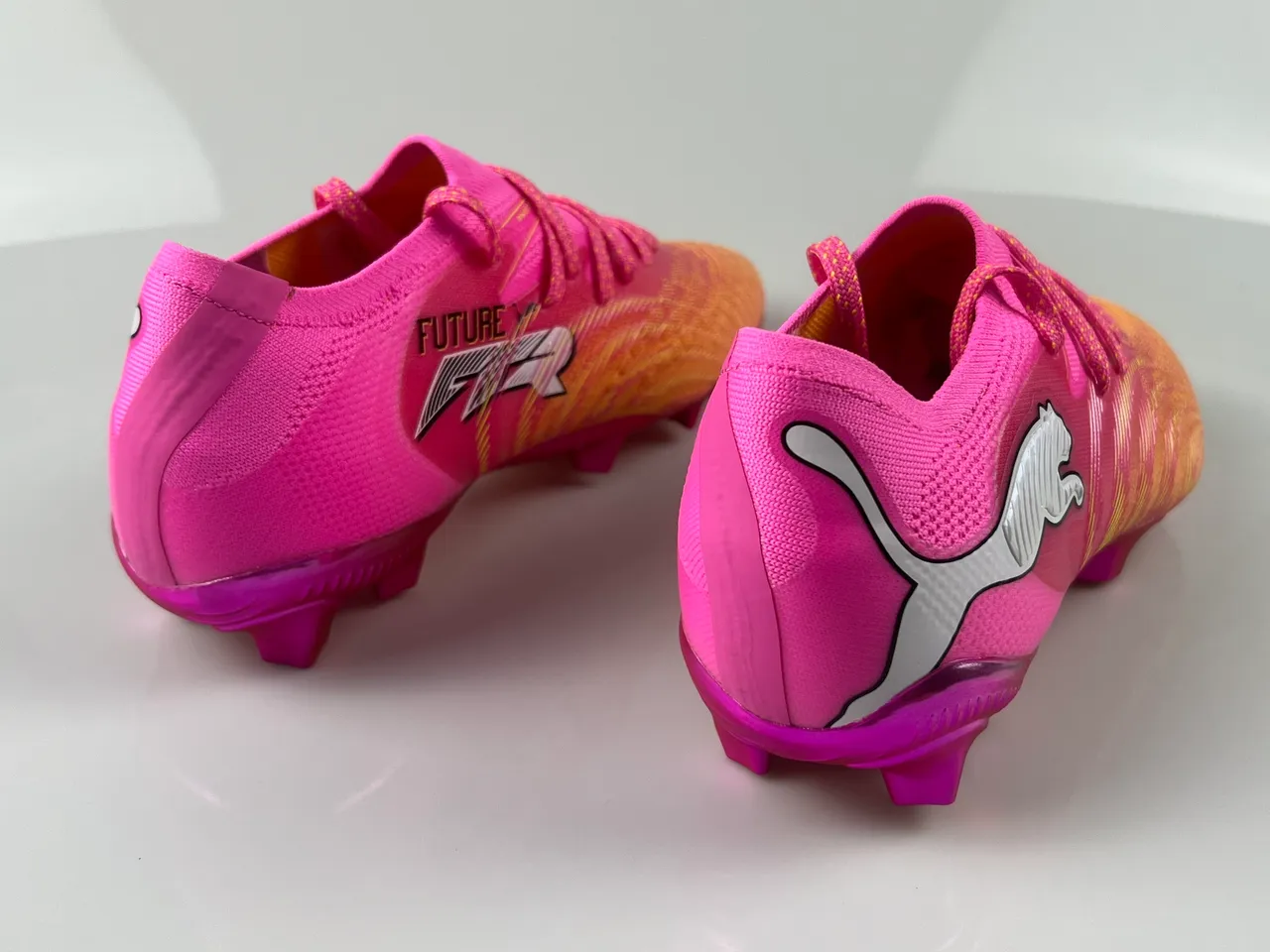 Puma Future Z গোলাপি কমলা লো-কাট লেস-আপ টেক্সচার্ড সিন্থেটিক আপার ফার্ম-গ্রাউন্ড সকার জুতো 17