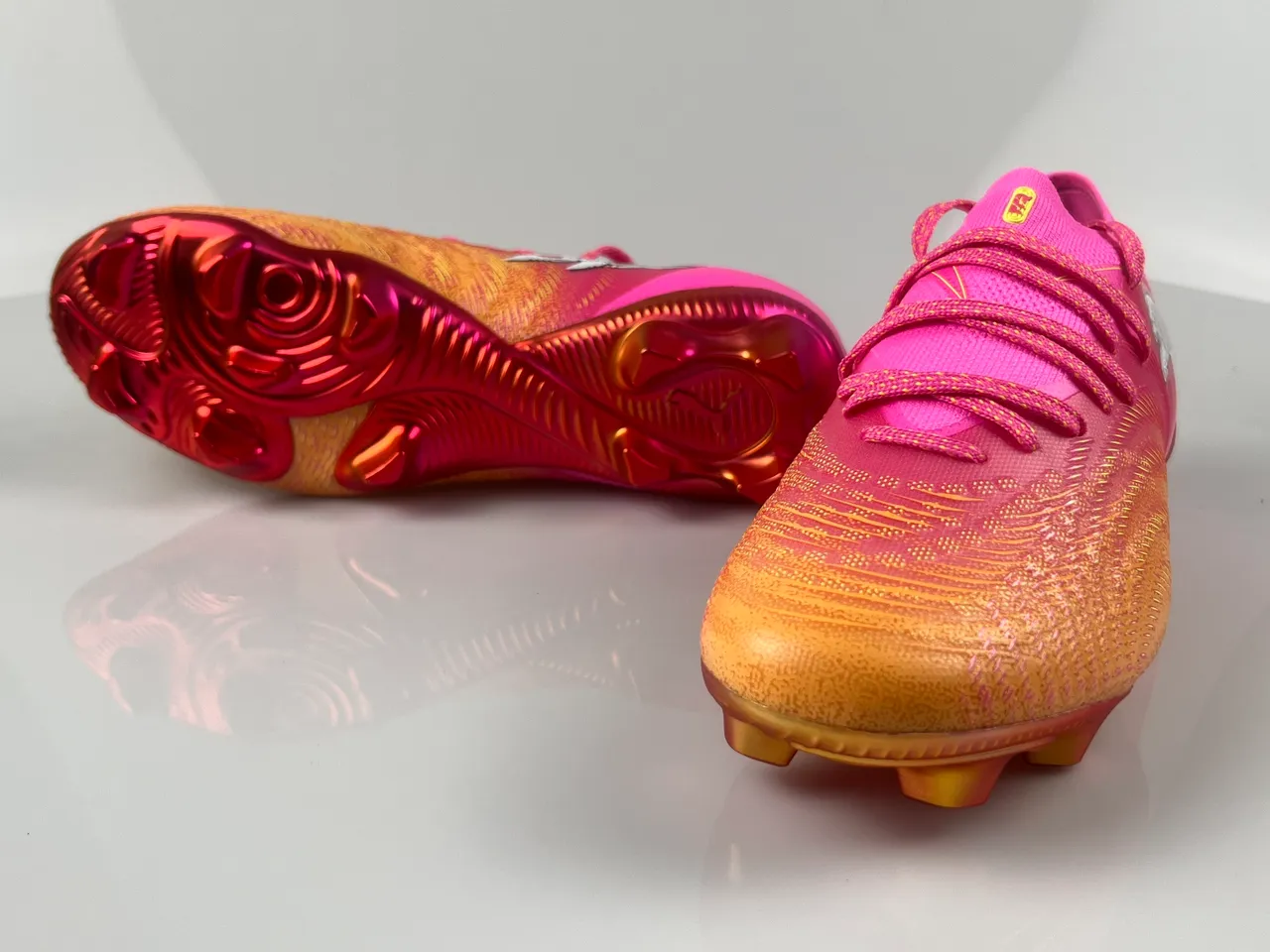 Puma Future Z গোলাপি কমলা লো-কাট লেস-আপ টেক্সচার্ড সিন্থেটিক আপার ফার্ম-গ্রাউন্ড সকার জুতো 18