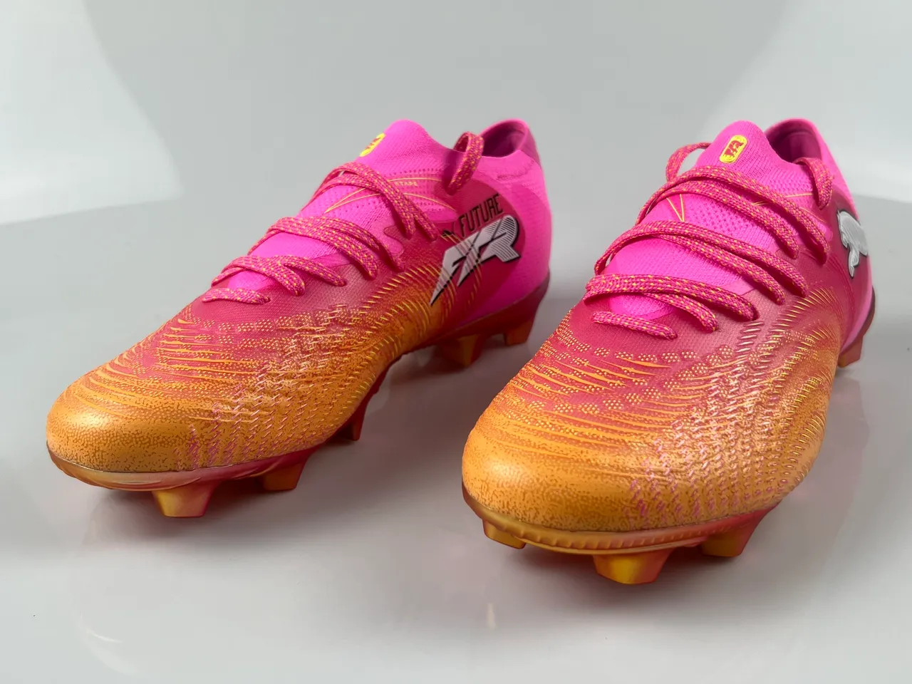 Puma Future Z গোলাপি কমলা লো-কাট লেস-আপ টেক্সচার্ড সিন্থেটিক আপার ফার্ম-গ্রাউন্ড সকার জুতো 19