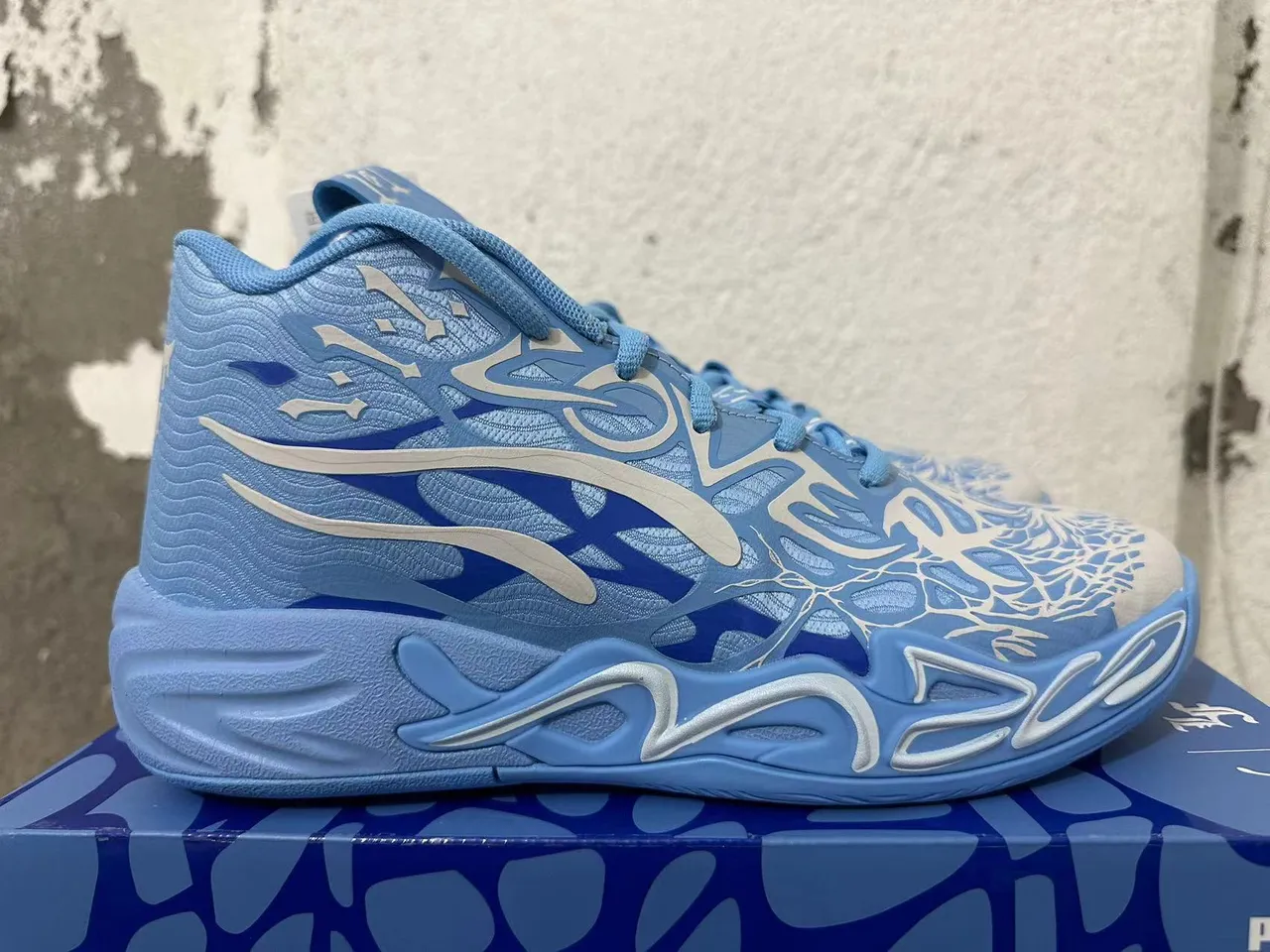 Puma MB.01 Azul Branco High-Top Sola Intermediária com Onda Esculpida Tênis de Basquete 4