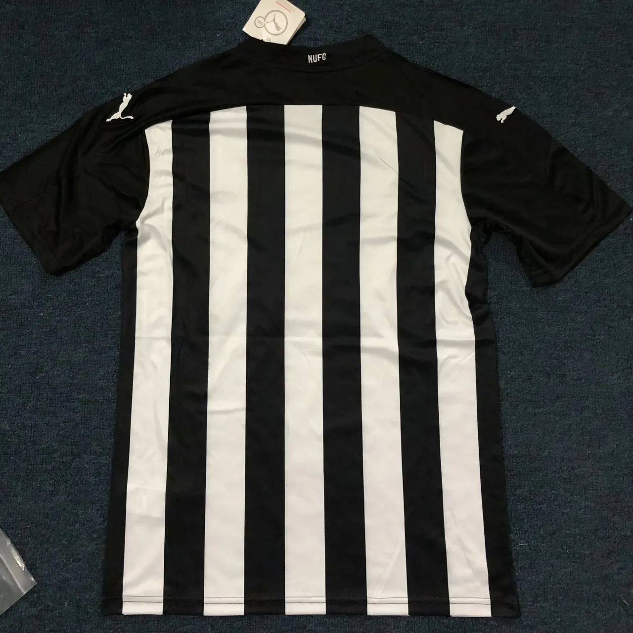 Puma Newcastle United 黑白条纹足球球衣 2