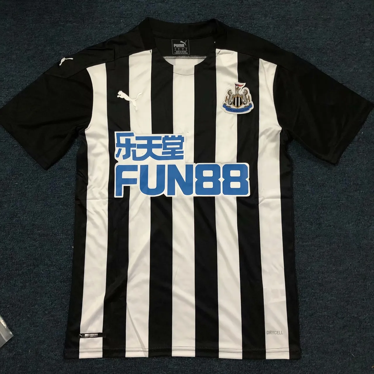 Puma Newcastle United 黑白条纹足球球衣 3