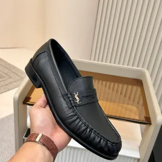 Saint Laurent काला चिकनी चमड़ा मो-टो स्टीचिंग लोफर