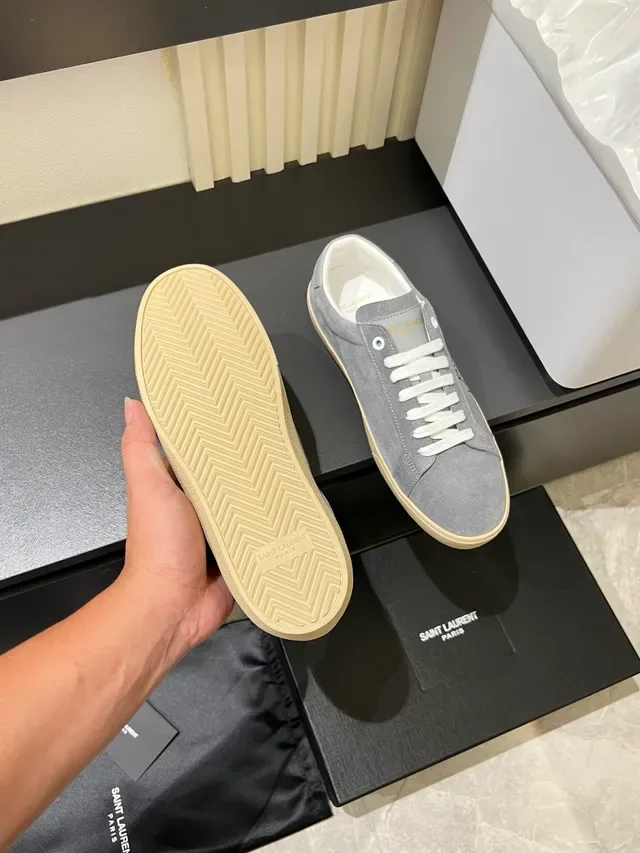 Saint Laurent Sneakers Lifestyle Daim Gris Beige Logo Brodé 4