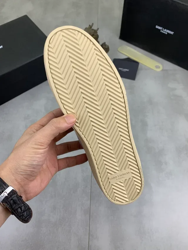 Saint Laurent Lifestyle Sneaker Gris Beige Suède Supérieur Logo Brodé 2