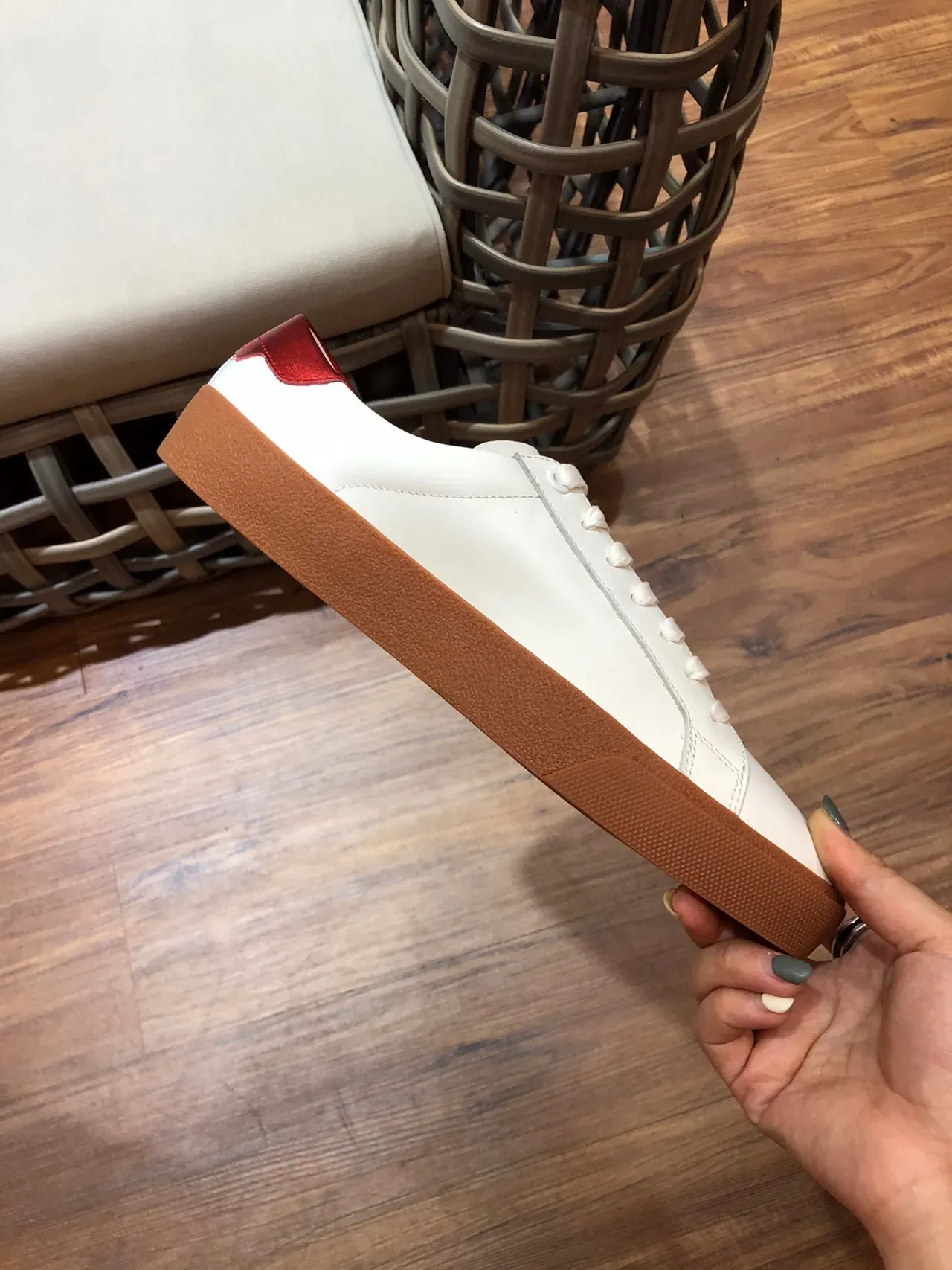 Saint Laurent Loulou Tênis Lifestyle Branco Vermelho Couro Superior Sola de Goma 5