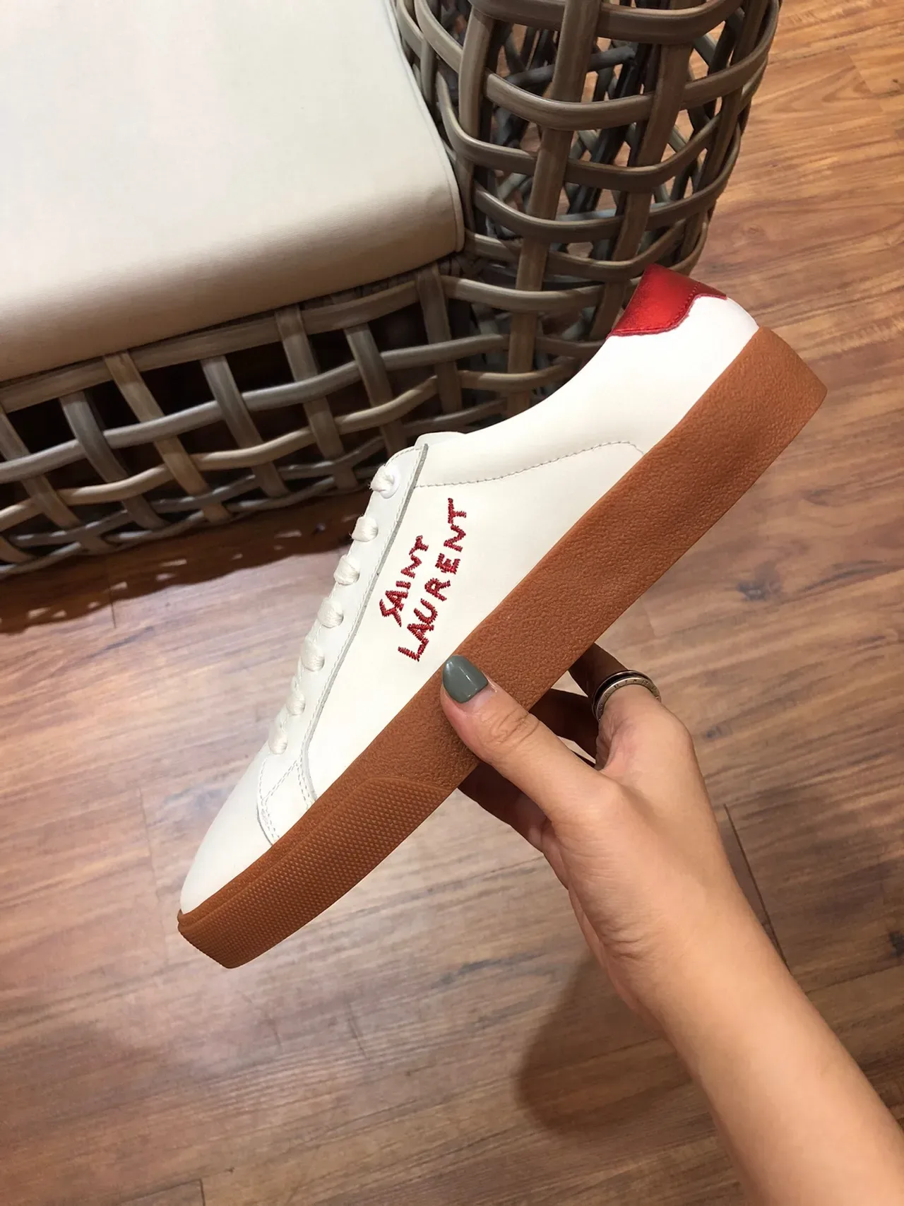 Saint Laurent Loulou Tênis Lifestyle Branco Vermelho Couro Superior Sola de Goma 7