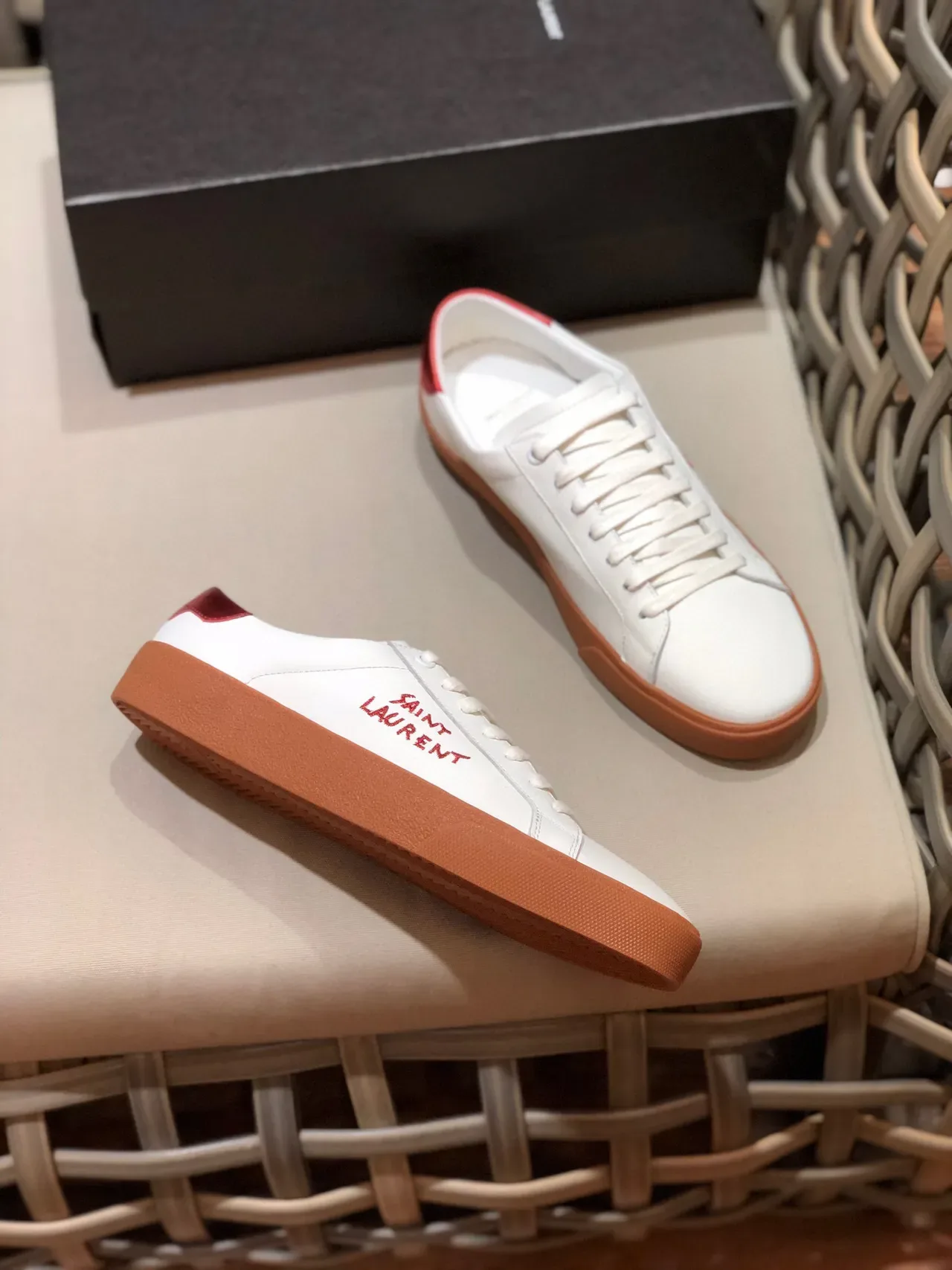 Saint Laurent Loulou Tênis Lifestyle Branco Vermelho Couro Superior Sola de Goma 8