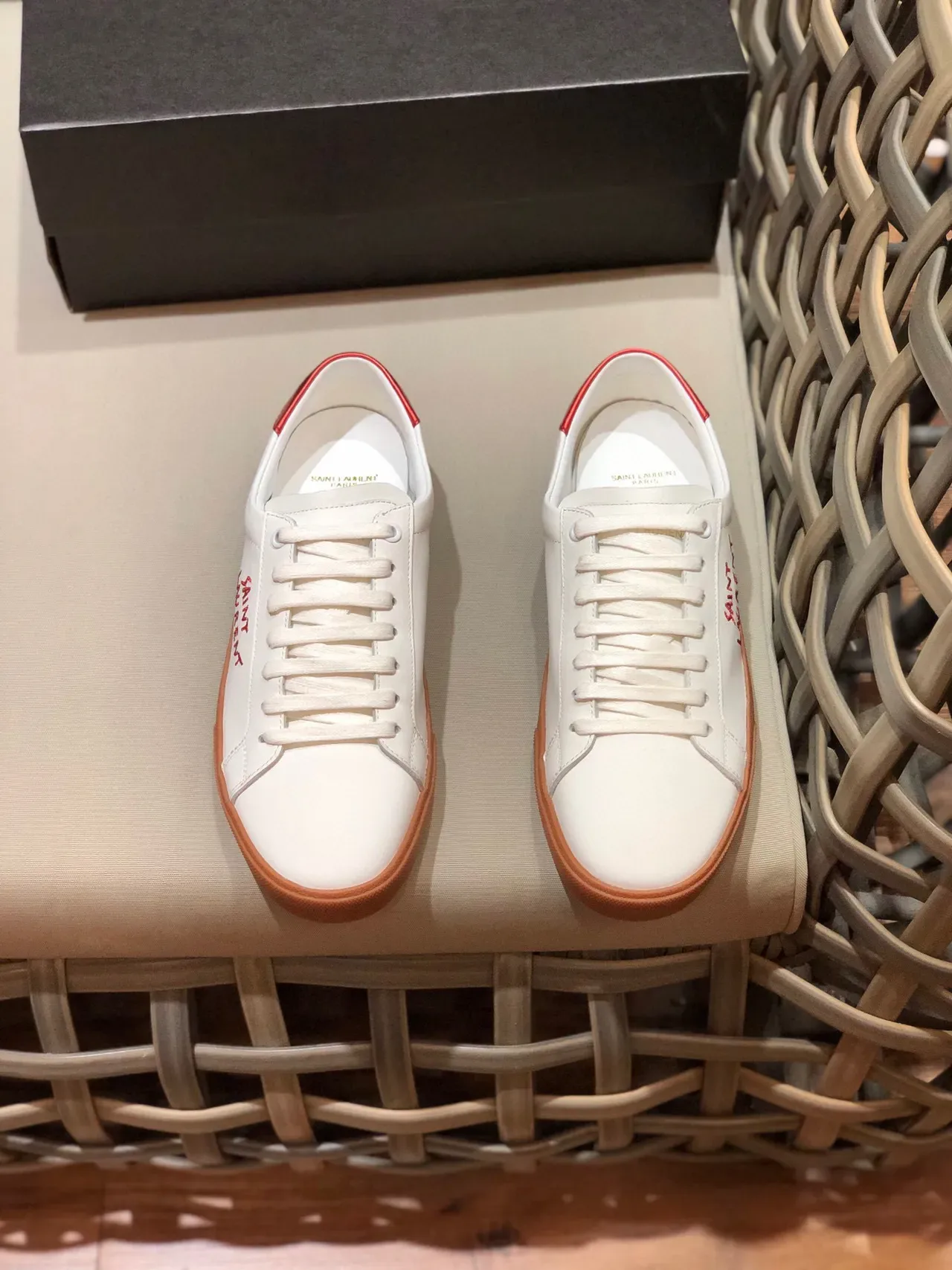 Saint Laurent Loulou Tênis Lifestyle Branco Vermelho Couro Superior Sola de Goma 9
