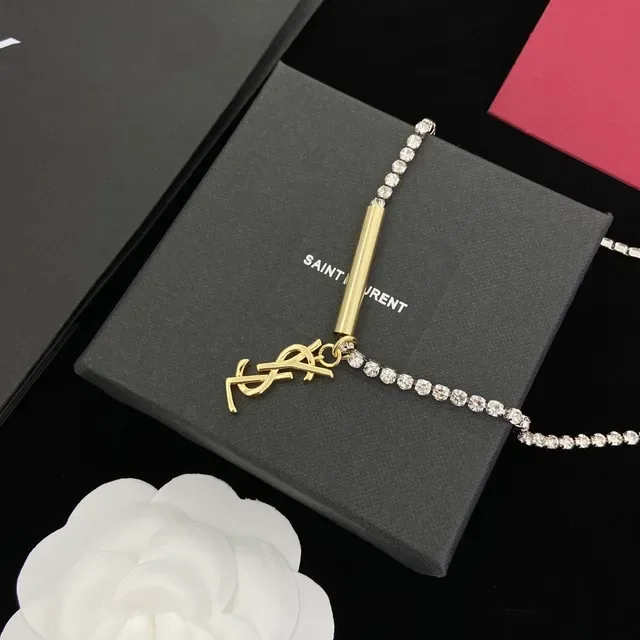 Saint Laurent قلادة سلسلة فضية وذهبية مرصعة بالكريستال، معلقة YSL Monogram 2