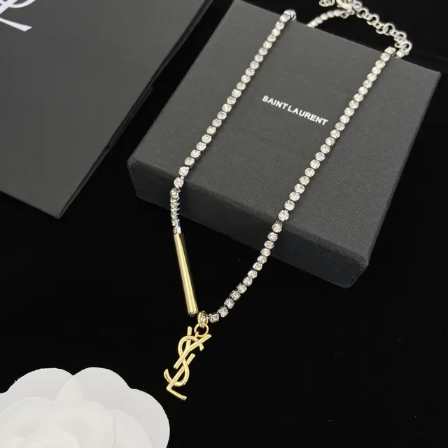 Saint Laurent قلادة سلسلة فضية وذهبية مرصعة بالكريستال، معلقة YSL Monogram 4