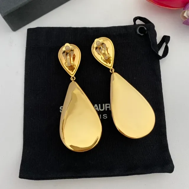 Saint Laurent Brincos pendentes de veludo preto e dourado na forma de lágrima 5