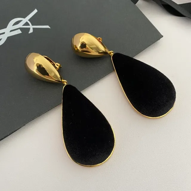 Saint Laurent Brincos pendentes de veludo preto e dourado na forma de lágrima 9