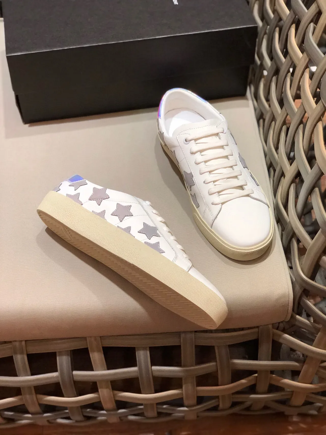 Saint Laurent सफेद भूरा चमड़ी की स्टार एप्लिके लाइफस्टाइल स्नीकर 7