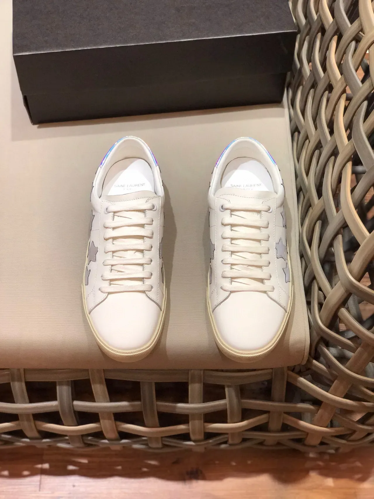 Saint Laurent सफेद भूरा चमड़ी की स्टार एप्लिके लाइफस्टाइल स्नीकर 9