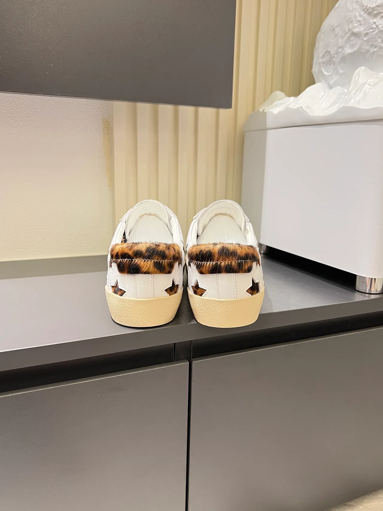 Saint Laurent Zapatillas Lifestyle Blancas Marrones De Cuero Con Cordones De Estampado De Leopardo 2