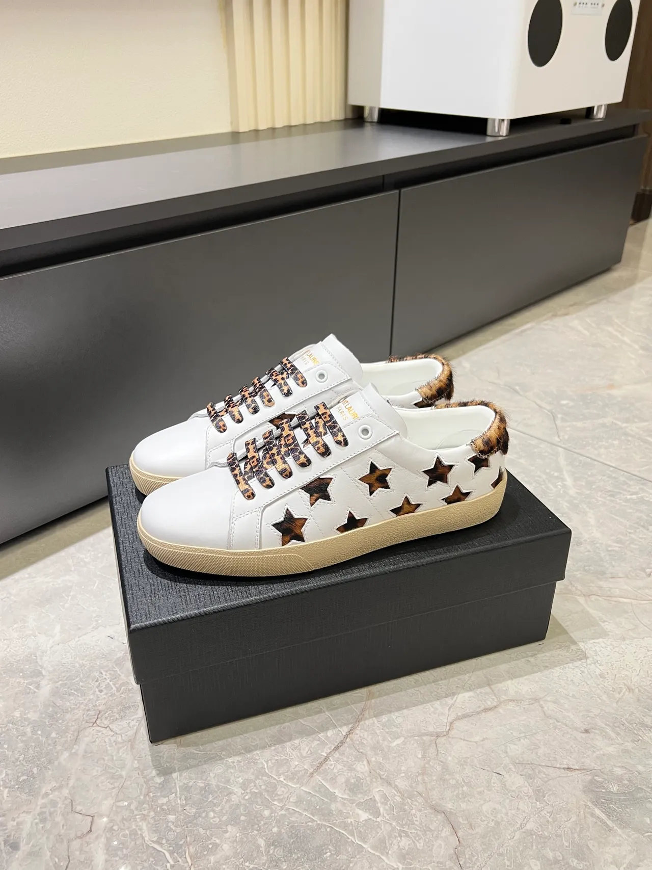 Saint Laurent Zapatillas Lifestyle Blancas Marrones De Cuero Con Cordones De Estampado De Leopardo 5
