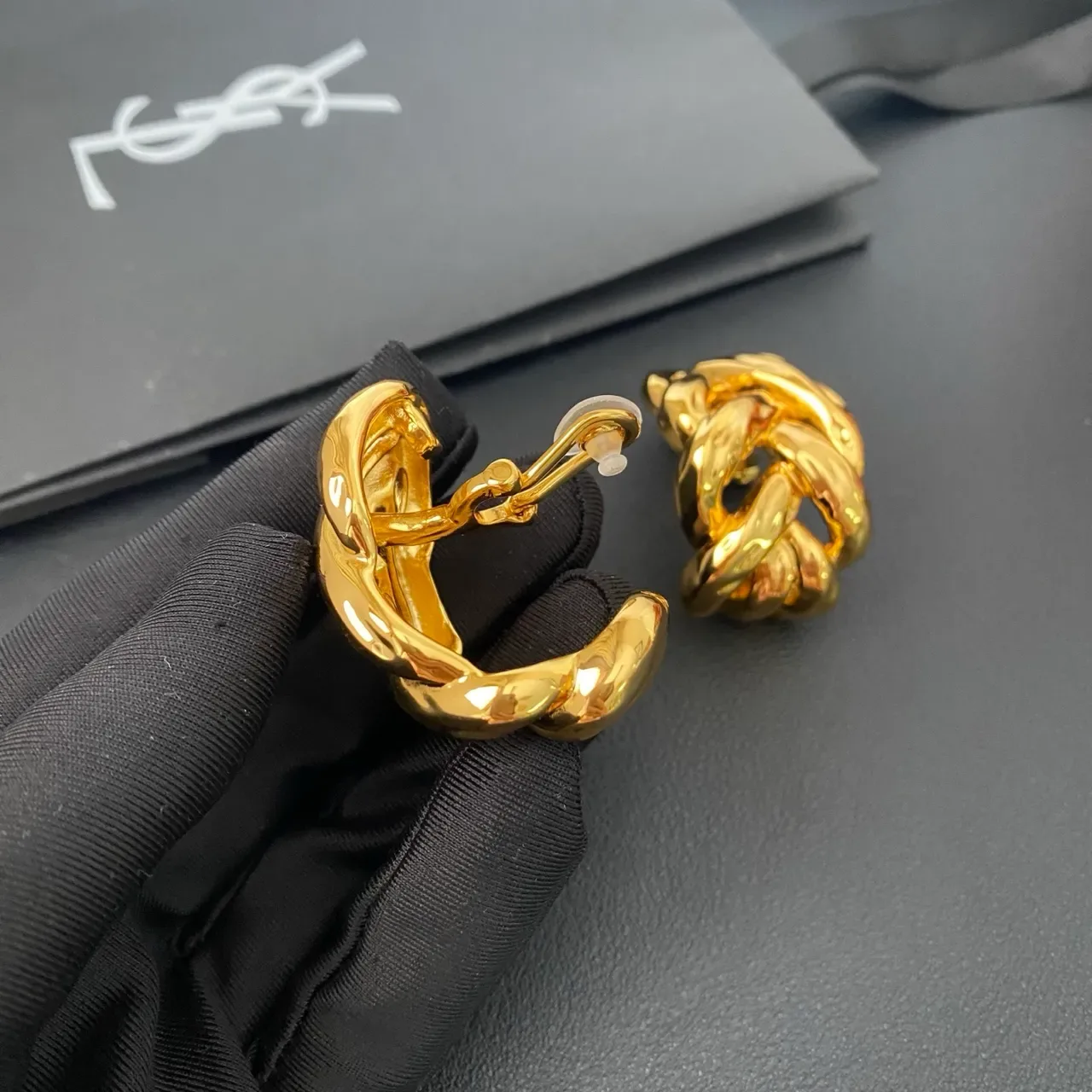 Saint Laurent Boucles d'oreilles chaîne tissée dorée 5