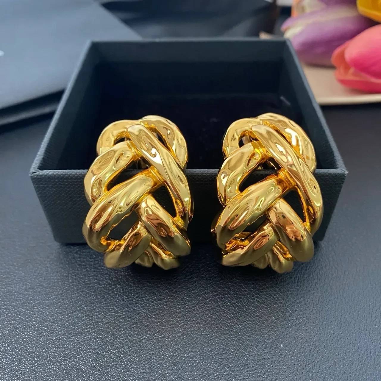Saint Laurent Boucles d'oreilles chaîne tissée dorée 7