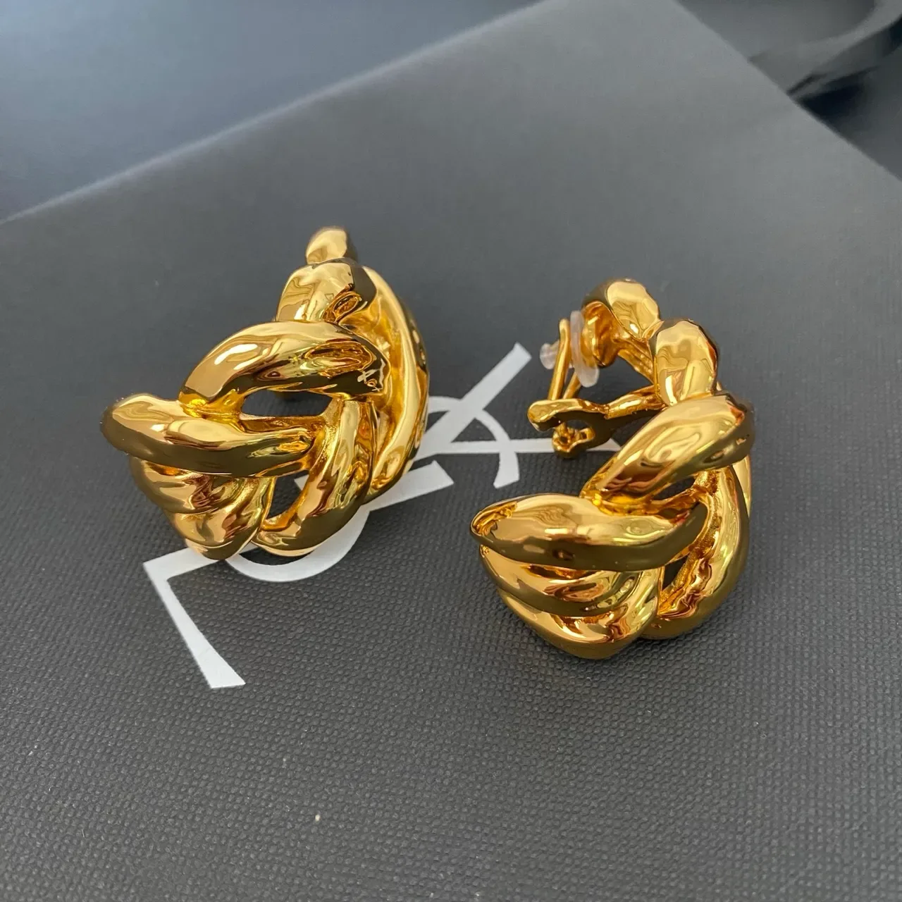 Saint Laurent Boucles d'oreilles chaîne tissée dorée 8