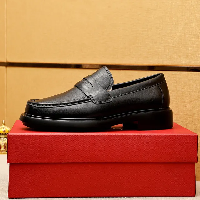 Salvatore Ferragamo काला चमड़ा Penny Strap लूफर्स 4