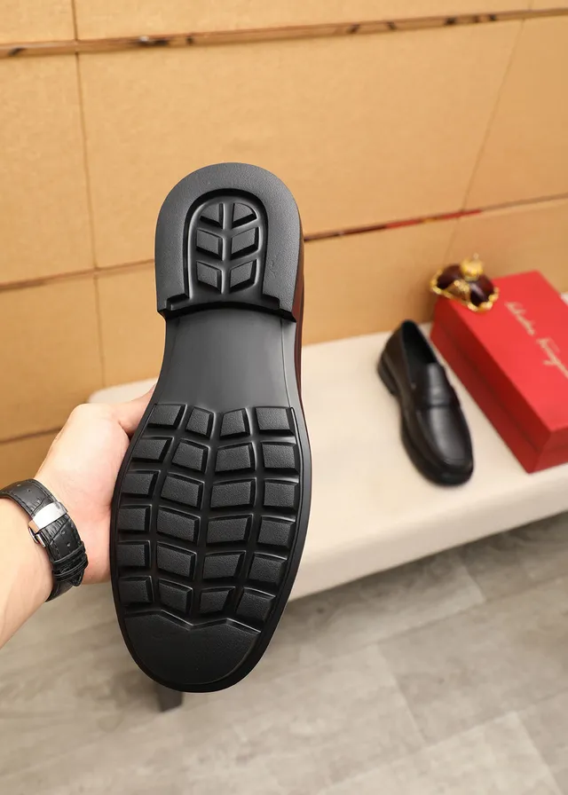 Salvatore Ferragamo काला चमड़ा Penny Strap लूफर्स 8