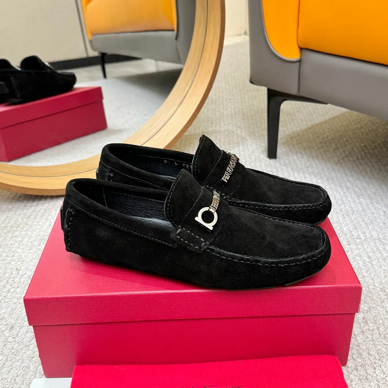 Salvatore Ferragamo Gancini حذاء ليفر أسود سويدي 3