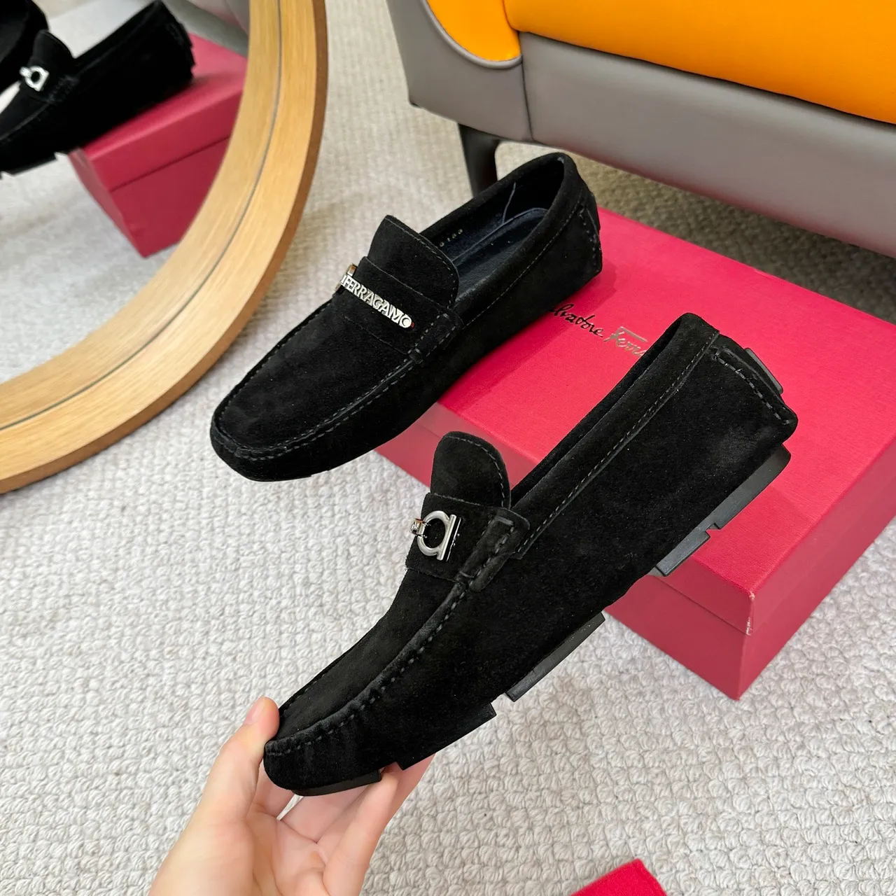 Salvatore Ferragamo Gancini حذاء ليفر أسود سويدي 4