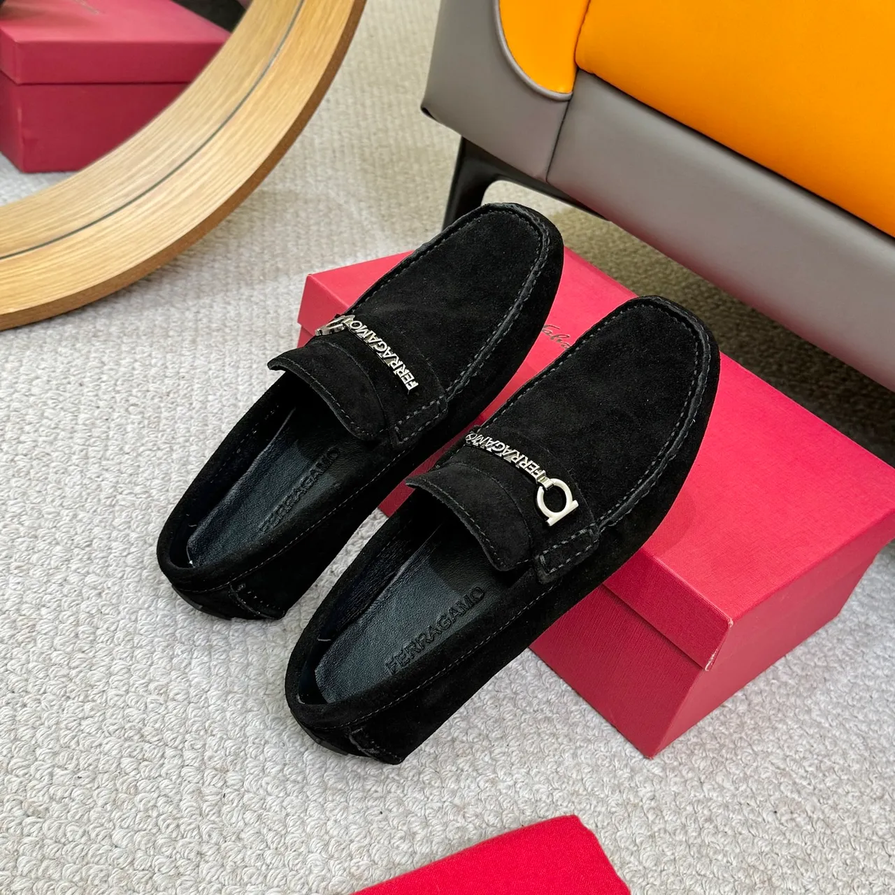 Salvatore Ferragamo Gancini حذاء ليفر أسود سويدي 8