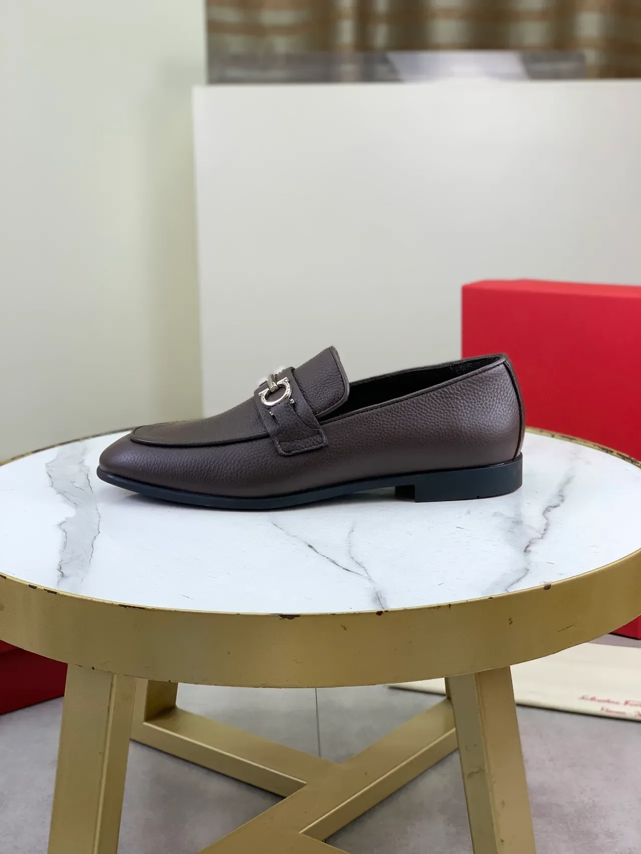 Salvatore Ferragamo Gancini لوفر جلد بني مقشور 5