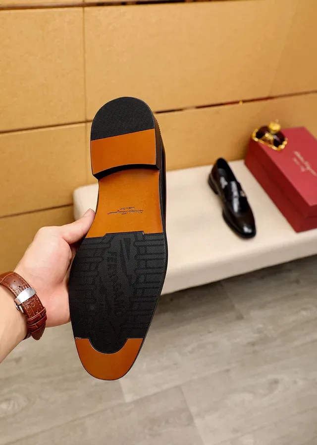 Salvatore Ferragamo Gancini Loafers Cuero Negro Brillante 2
