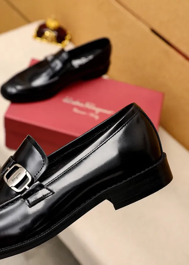 Salvatore Ferragamo Gancini Loafers Cuero Negro Brillante 3