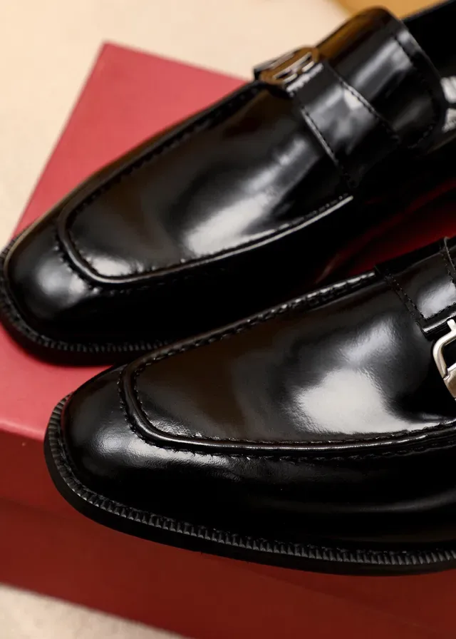 Salvatore Ferragamo Gancini Loafers Cuero Negro Brillante 4