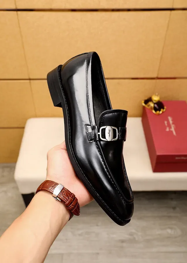 Salvatore Ferragamo Gancini Loafers Cuero Negro Brillante 5