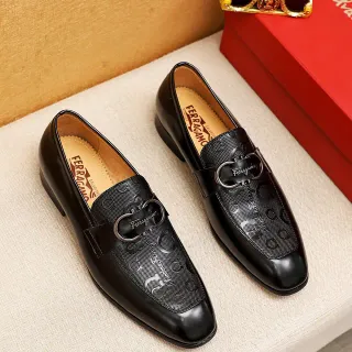 Salvatore Ferragamo Gancini Loafer حذاء لوفر أسود جلد لامع ومظلل