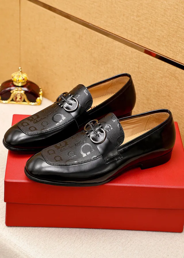 Salvatore Ferragamo Gancini Loafer حذاء لوفر أسود جلد لامع ومظلل 2