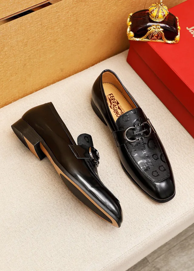 Salvatore Ferragamo Gancini Loafer حذاء لوفر أسود جلد لامع ومظلل 3