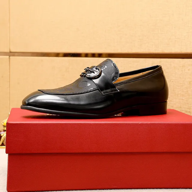 Salvatore Ferragamo Gancini Loafer حذاء لوفر أسود جلد لامع ومظلل 4