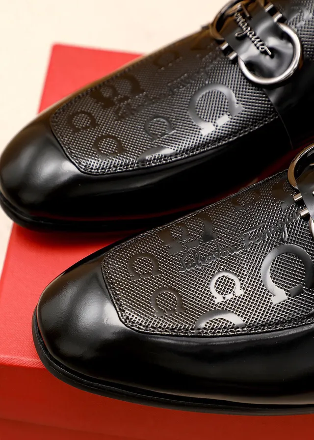 Salvatore Ferragamo Gancini Loafer حذاء لوفر أسود جلد لامع ومظلل 8