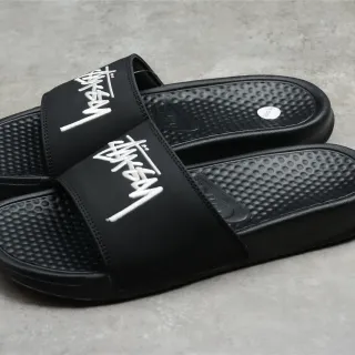 Stussy x Nike Benassi JDI Chinelo Preto