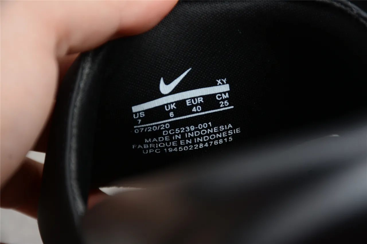 Stussy x Nike Benassi JDI Chinelo Preto 3