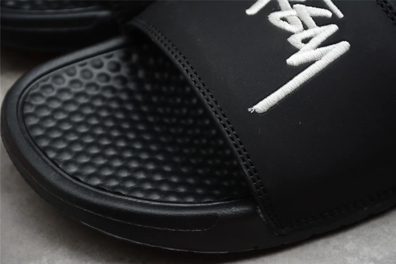 Stussy x Nike Benassi JDI Chinelo Preto 6