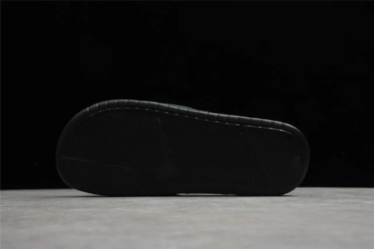 Stussy x Nike Benassi JDI Chinelo Preto 8