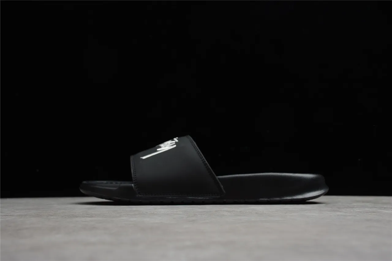 Stussy x Nike Benassi JDI Chinelo Preto 12