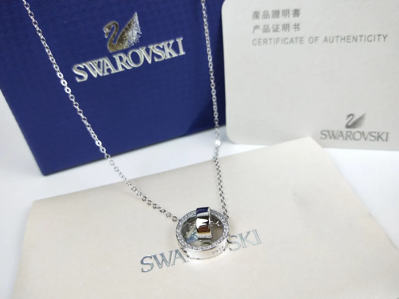 Swarovski Collar con Colgante de Cristal Circular Pavé Rotatorio 2