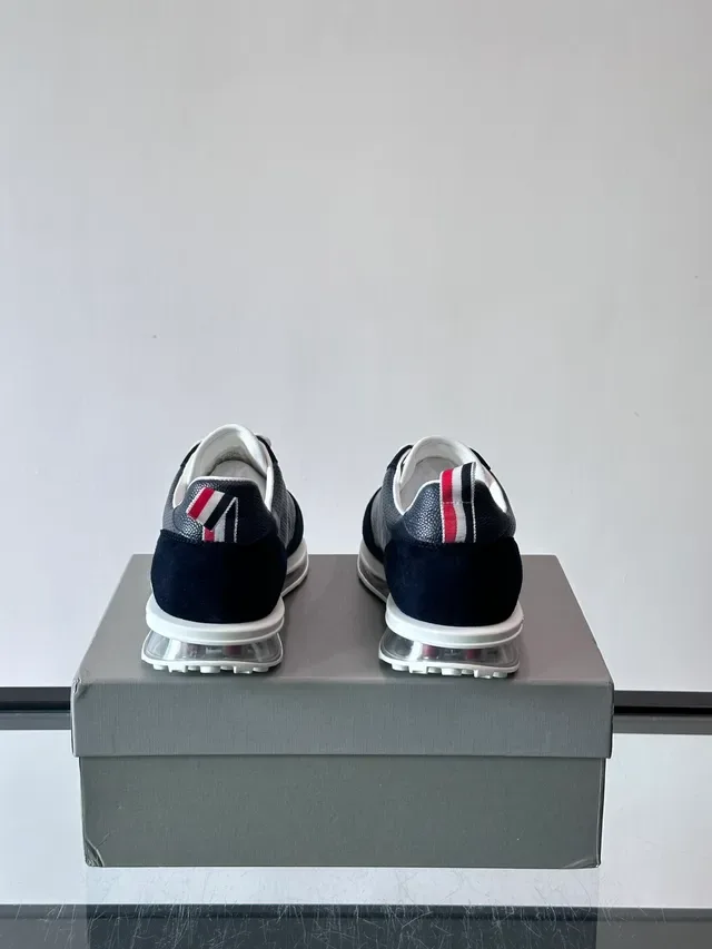Thom Browne Navy 麂皮穿孔生活方式运动鞋 3