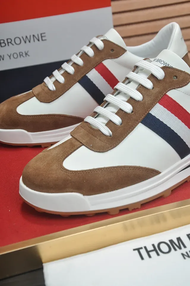 Thom Browne 白色和棕色麂皮条纹生活方式运动鞋 3