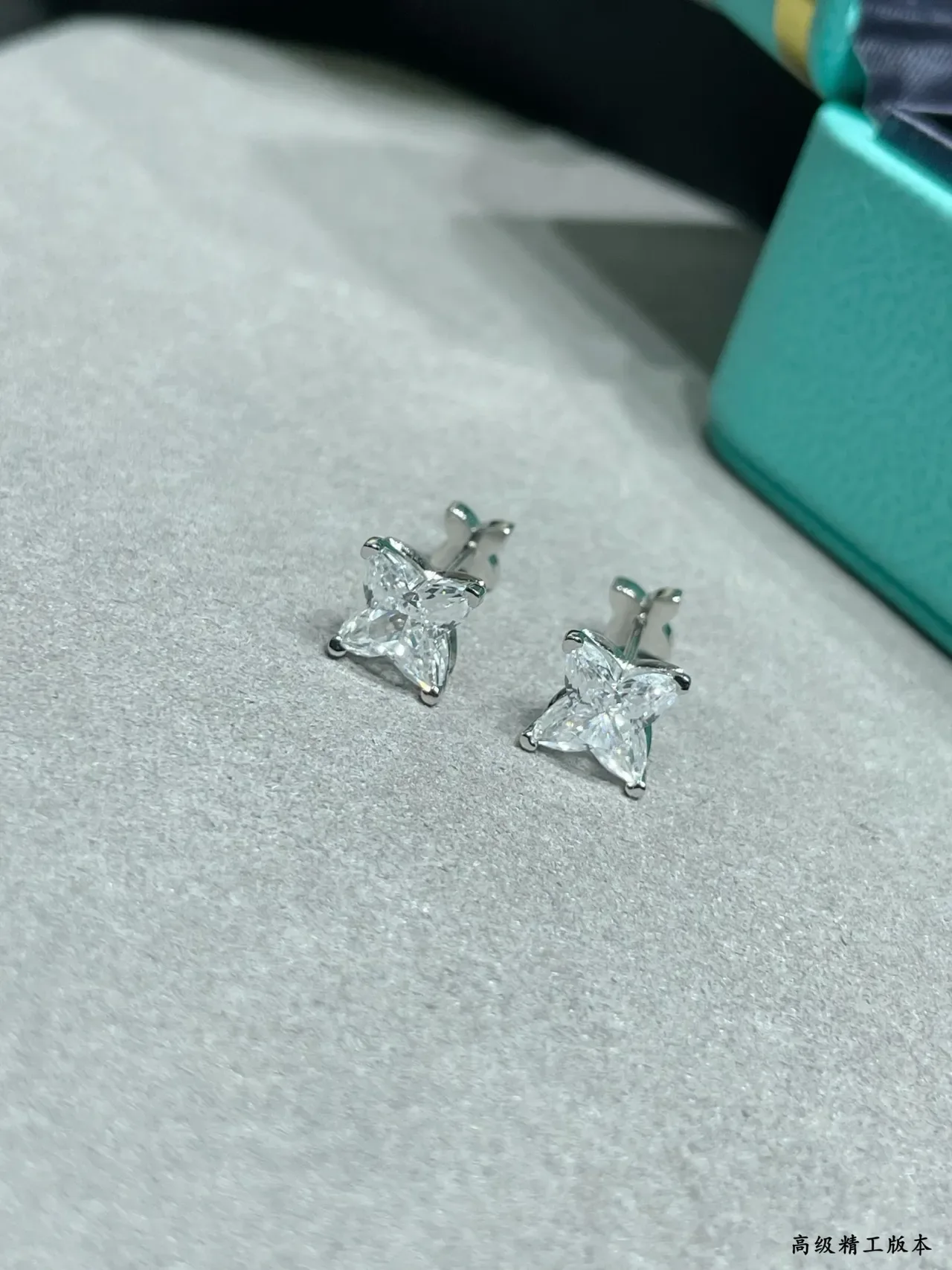 Tiffany & Co. أقراط أزرق فضي بأربع بتلات زهرية مقصوصة 4