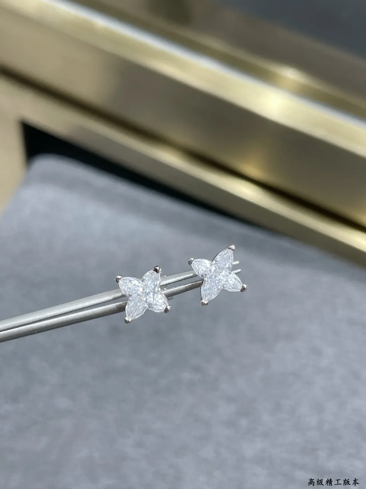 Tiffany & Co. أقراط أزرق فضي بأربع بتلات زهرية مقصوصة 5