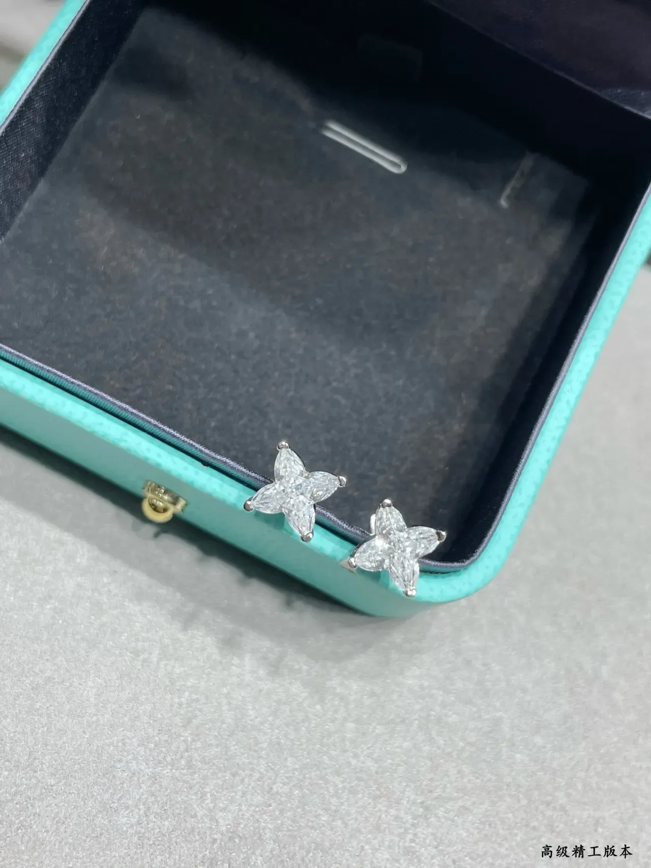 Tiffany & Co. أقراط أزرق فضي بأربع بتلات زهرية مقصوصة 6